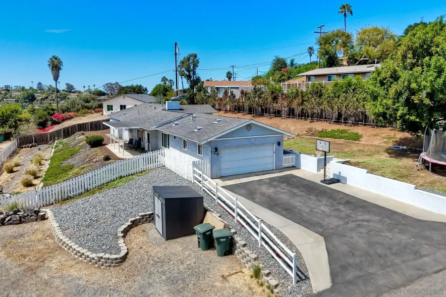 129 Avalon Dr, Vista, CA 92084 - #2