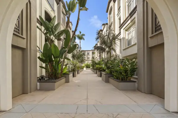 9263 Regents Rd #B204, La Jolla, CA 92037