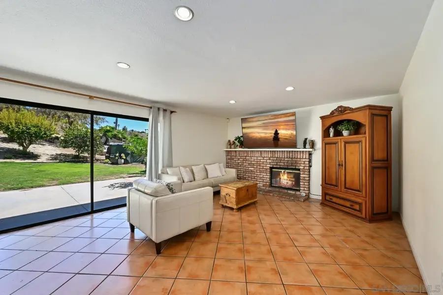 2884 Brandeis Dr., Oceanside, CA 92056 - #2