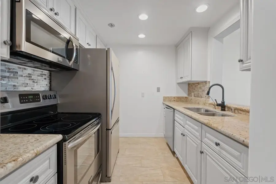 3890 Nobel #304, San Diego, CA 92122 - #2