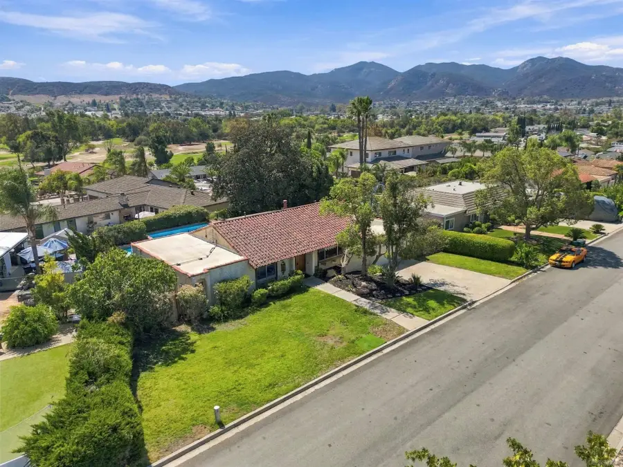 8621 Dunwoodie Rd, Santee, CA 92071 - #2