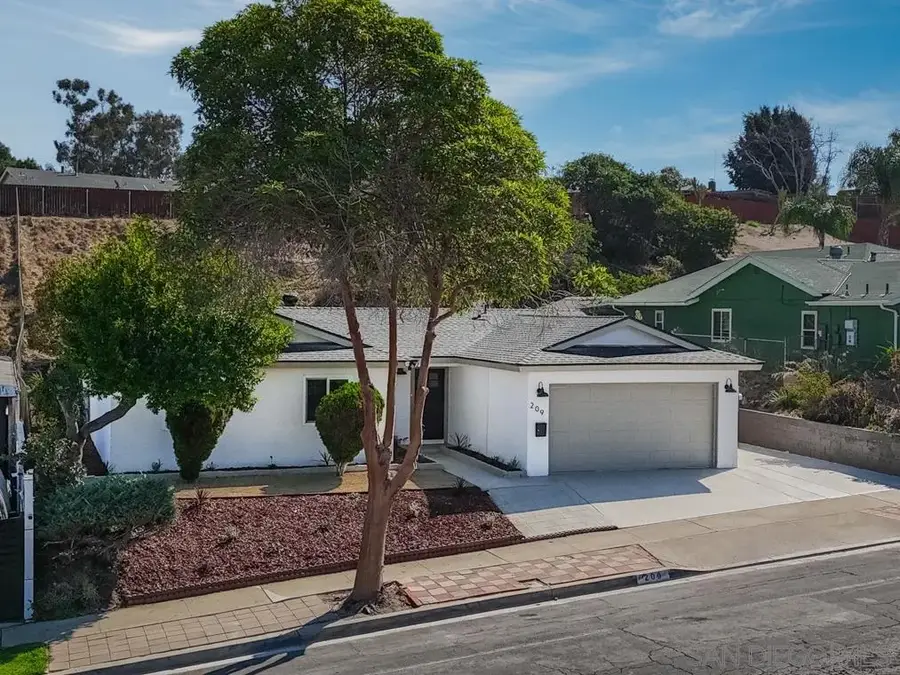 209 Meadowbrook Dr, San Diego, CA 92114 - #2