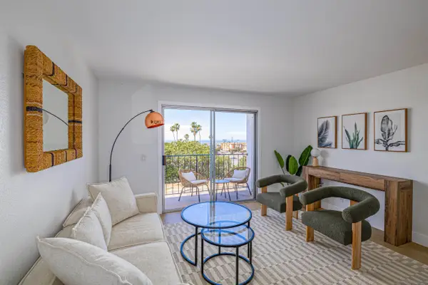 3020 Cowley Way #207, San Diego, CA 92117