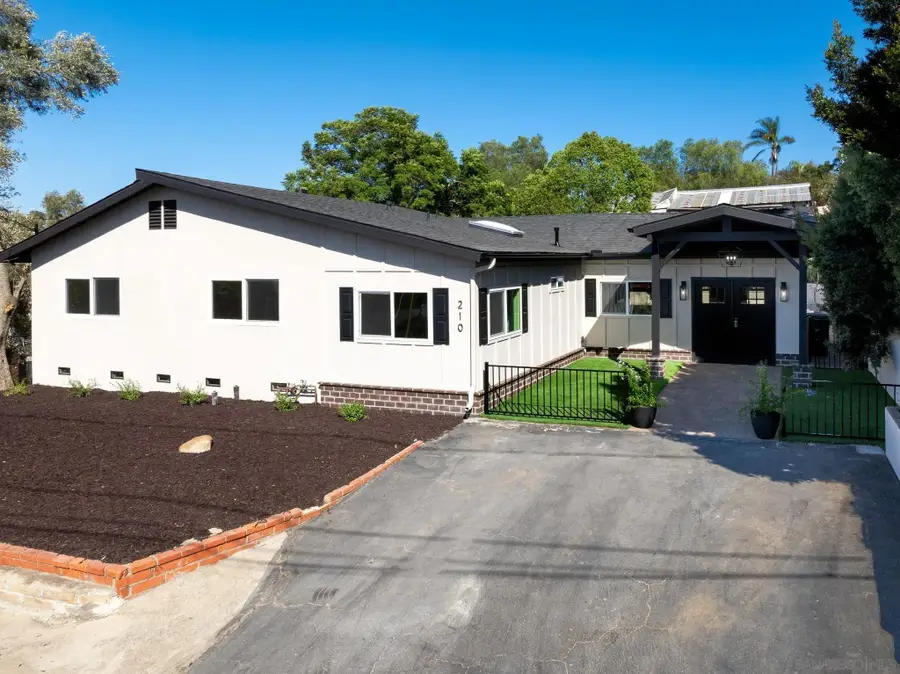 210 S Orange Ave, Fallbrook, CA 92028 - #2