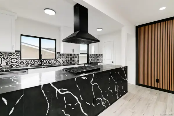 244 26th St, San Diego, CA 92102