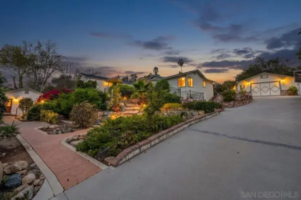 342 Beaumont Dr., Vista, CA 92084