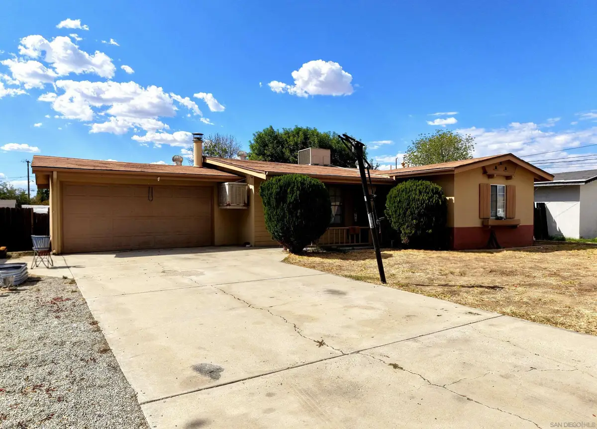 565 S Taylor St, Hemet, CA 92543 - #1