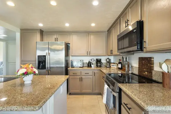 355 N Melrose Dr North #E, Vista, CA 92083