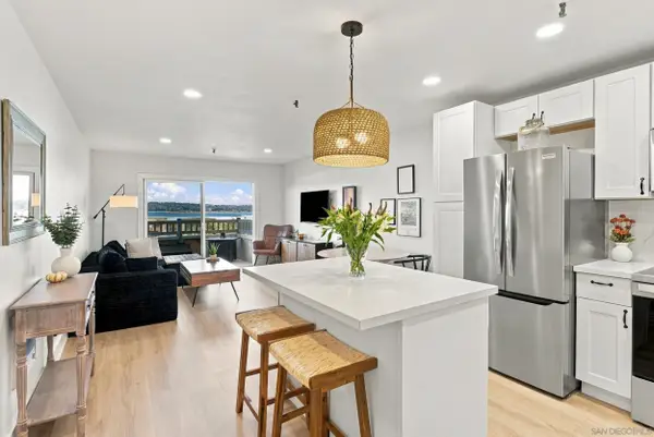 4015 Crown Point Dr #104, San Diego, CA 92109
