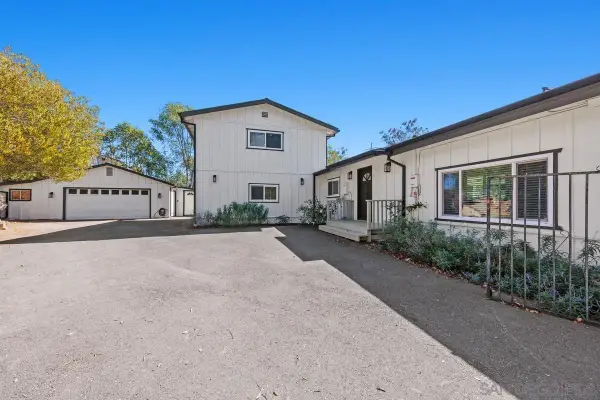 1162 Pebble Springs Ln, Escondido, CA 92026