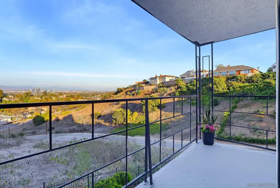 4515 Valley Ridge, View Park Windsor Hills, CA 90008 - #3
