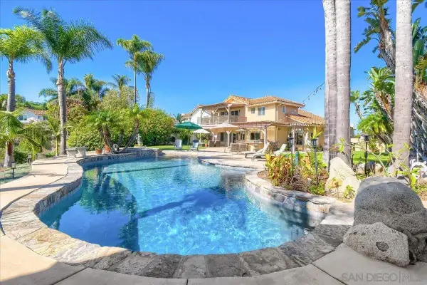 1919 Alderwood Cir, Vista, CA 92081