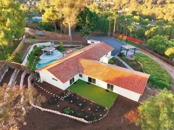 807 Poinsettia Ave, Vista, CA 92081