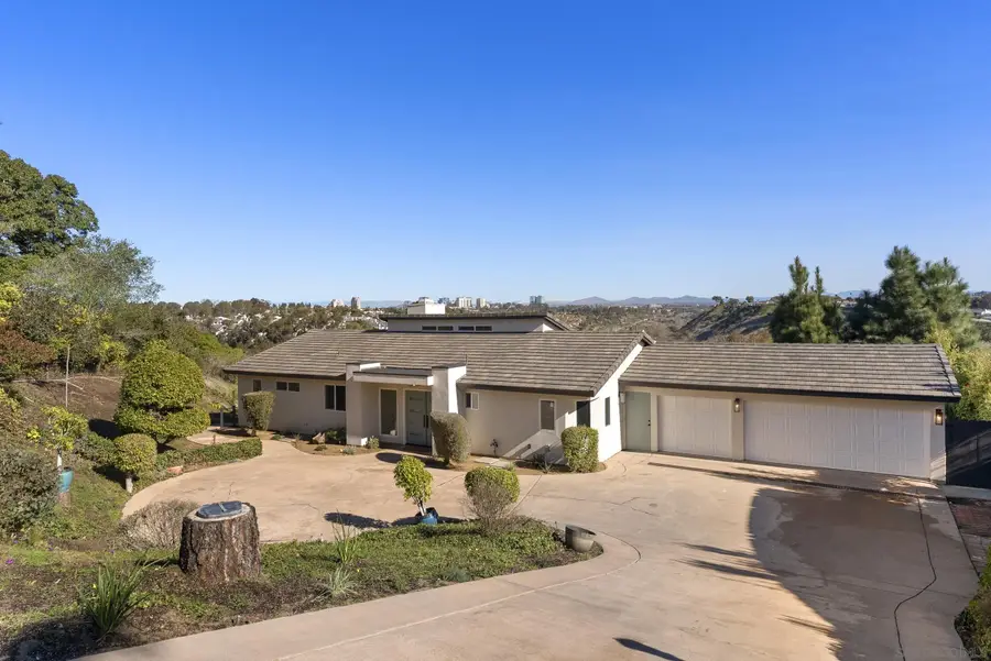 7875 Bellakaren Pl, La Jolla, CA 92037 - Image #2