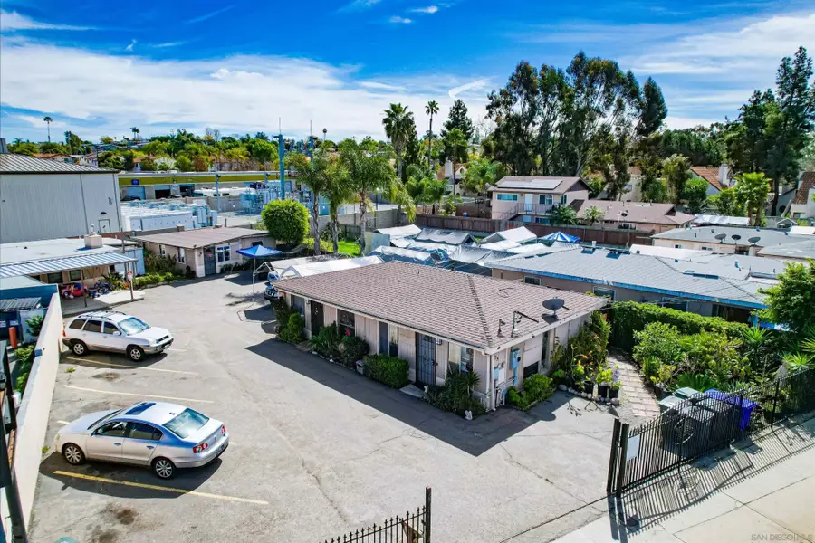 467 Melrose Dr, Vista, CA 92083 - Image #3