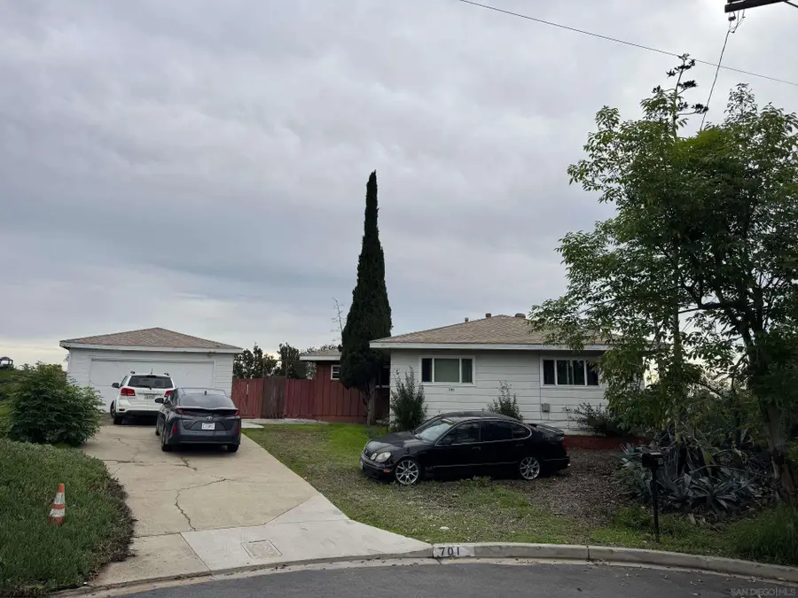 701 Selma Pl, San Diego, CA 92114 - Image #2