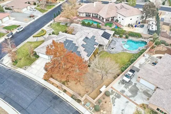 19237 Estancia Way, Apple Valley, CA 92308