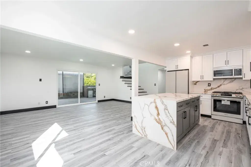 10864 Wolcott Place, Mission Hills, CA 91345 - Image #1