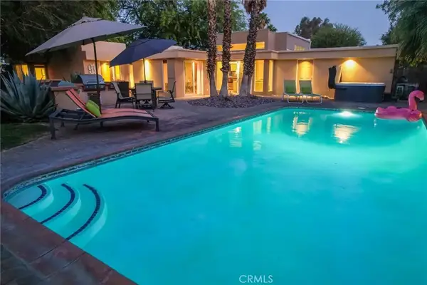 576 E Desert Holly Circle, Palm Springs, CA 92262