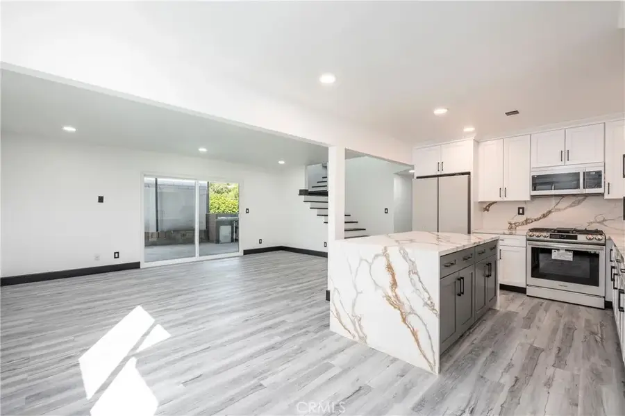 10864 Wolcott Place, Mission Hills, CA 91345 - Image #3