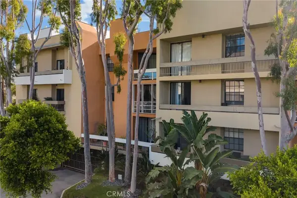 740 N Kings Road #208, Los Angeles, CA 90069