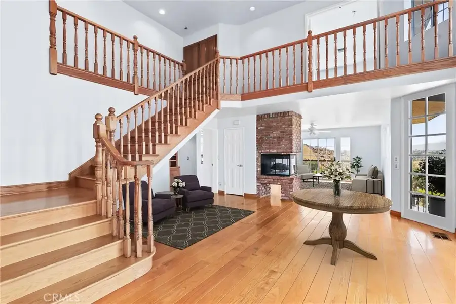 9658 Wheatland Avenue, Sunland, CA 91040 - Image #2