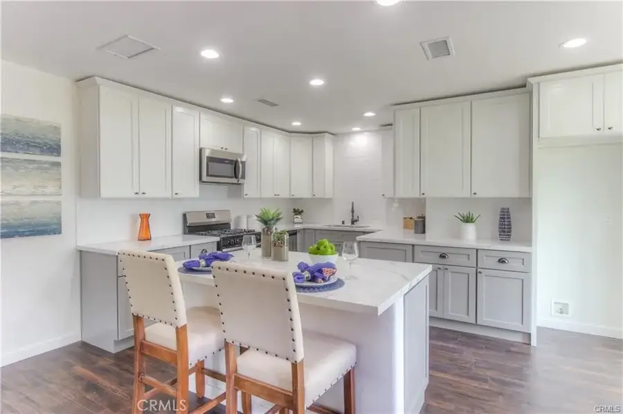 1925 N Screenland Drive, Burbank, CA 91505 - Image #3