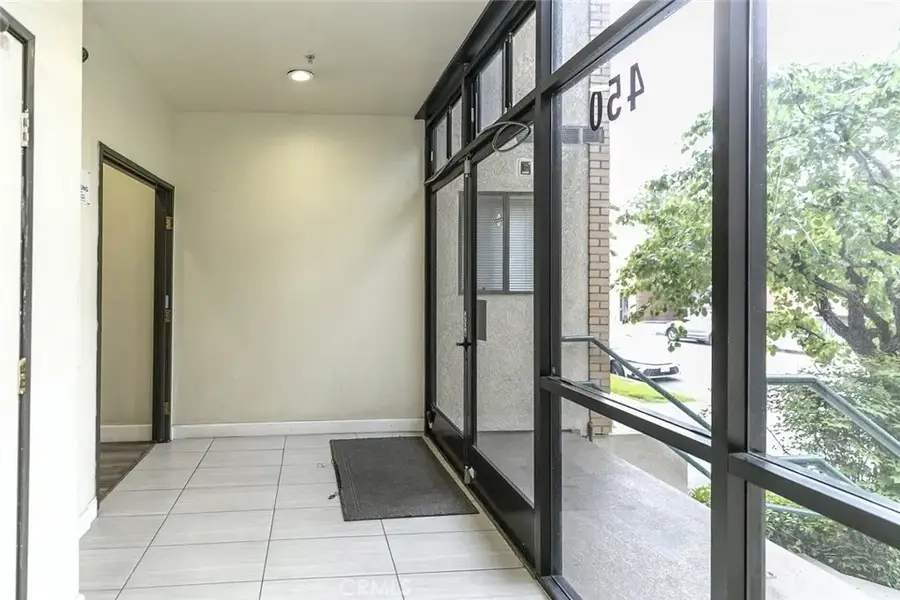 450 W Dryden Street, Glendale, CA 91202 - Image #2