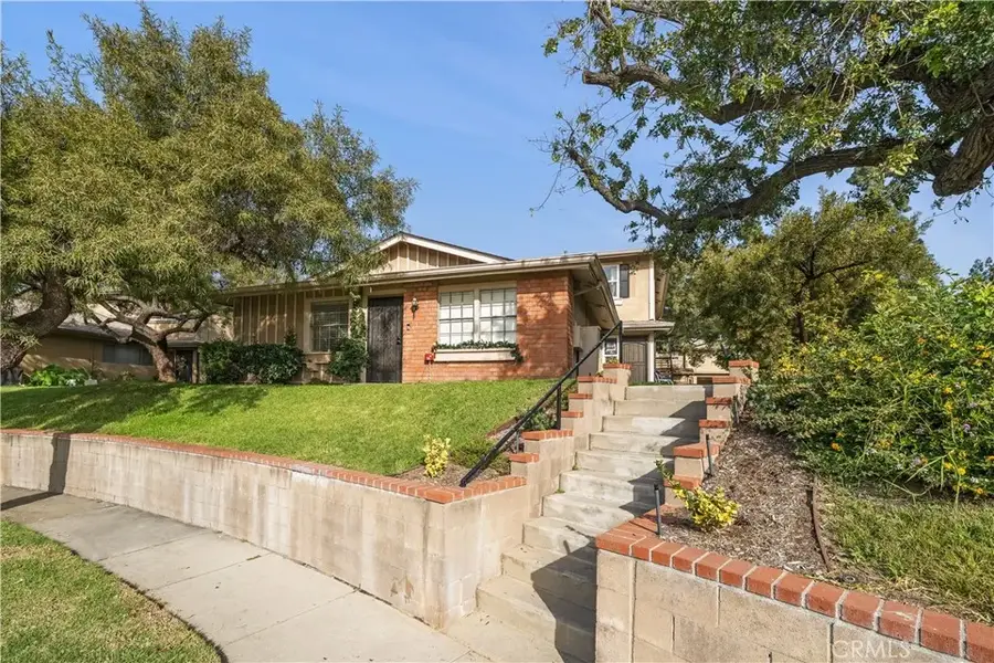 1025 W Calle De La Luna, Azusa, CA 91702 - Image #2