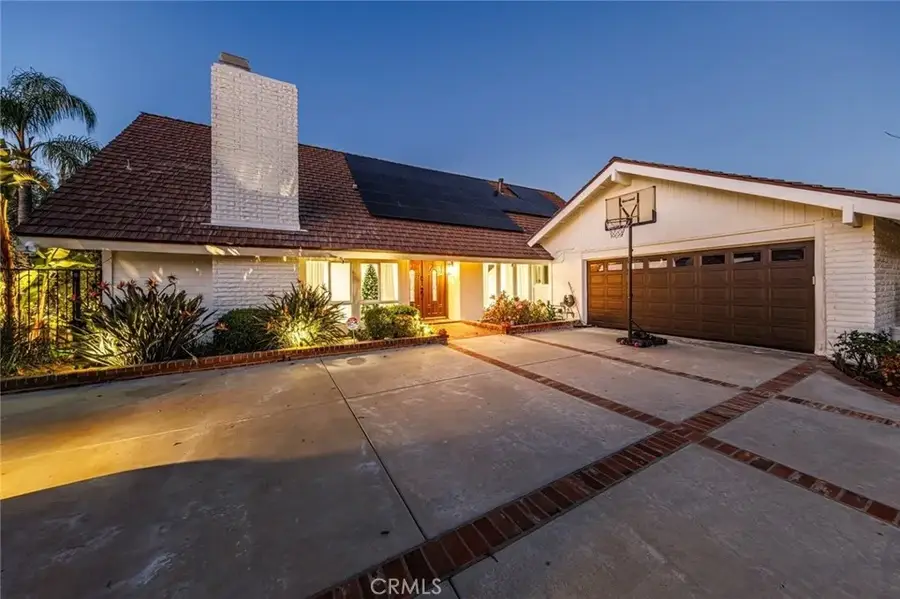 22957 De Kalb Drive, Calabasas, CA 91302 - Image #2