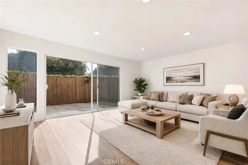 15542 Sherman Way #11, Van Nuys, CA 91406 - Image #1