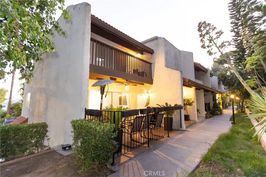9551 Via Ricardo, Burbank, CA 91504 - #1