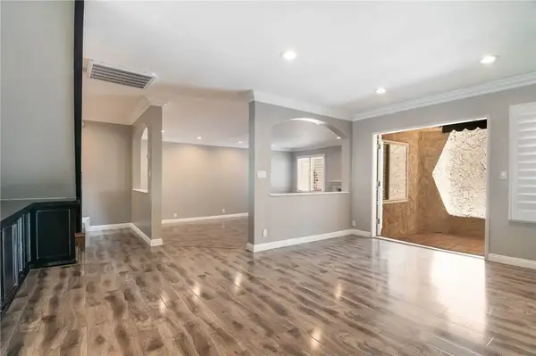 5401 Zelzah, Encino, CA 91316