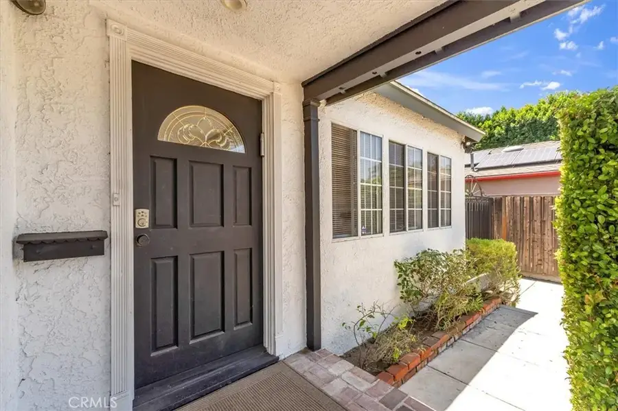 18352 Bessemer, Tarzana, CA 91335 - #2