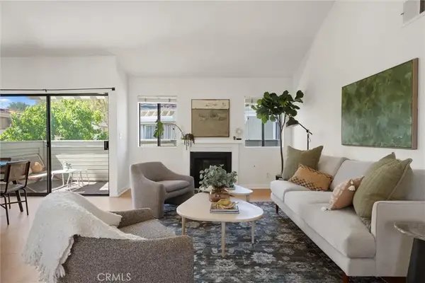 22133 Burbank Blvd #5 Avenue #5, Woodland Hills, CA 91367