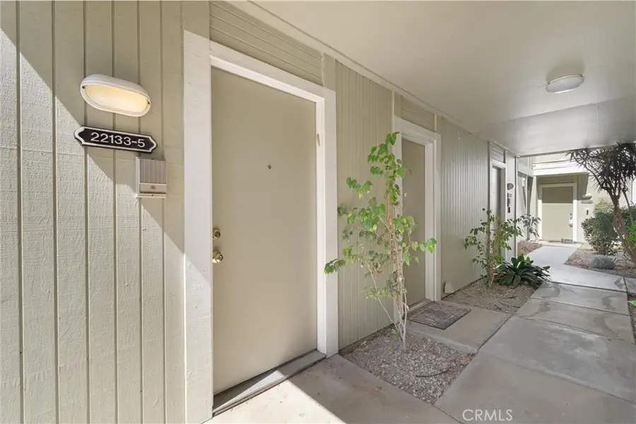 22133 Burbank Blvd #5 #5, Woodland Hills, CA 91367 - #2