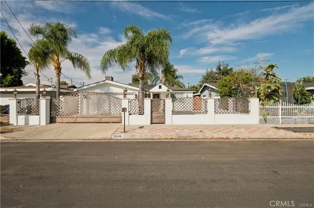 8646 Nagle, Panorama City, CA 91402 - #1