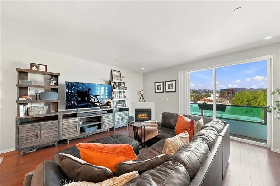 637 S Fairfax Avenue #401, Los Angeles, CA 90036 - #2