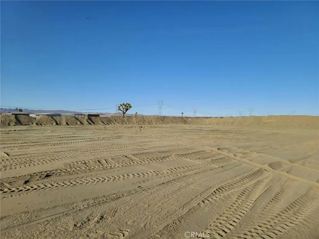 15972 El Esteban Rd, Phelan, CA 92371 - #1