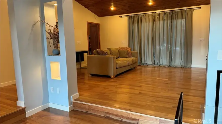 2117 Colby Avenue, West Los Angeles, CA 90025 - Image #3