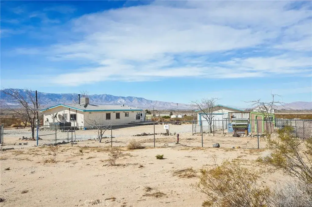 11330 Lakeview Avenue, Lucerne Valley, CA 92356 - Image #1