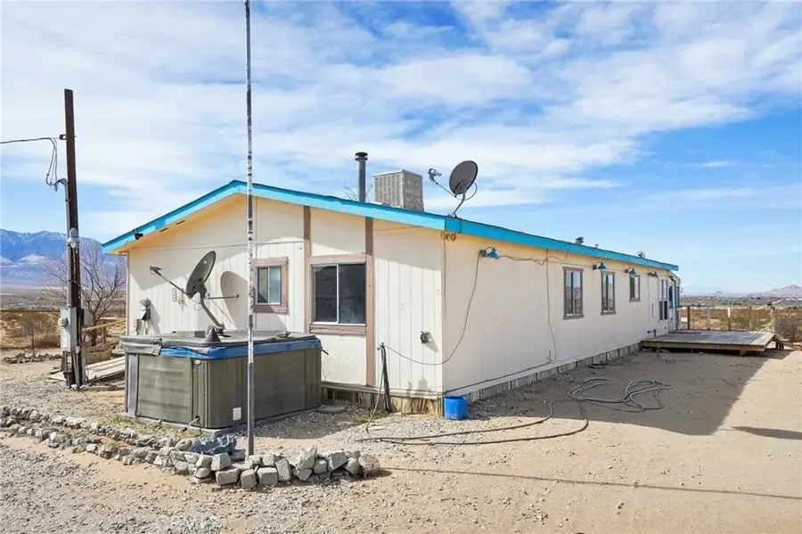 11330 Lakeview Avenue, Lucerne Valley, CA 92356 - Image #3