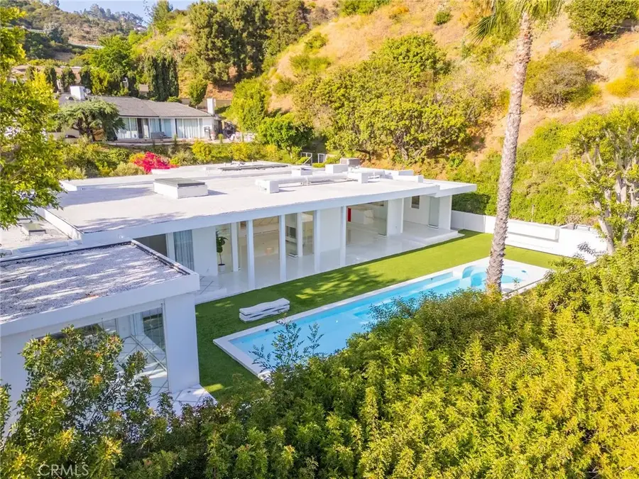 1046 N Hillcrest Road, Beverly Hills, CA 90210 - Image #3