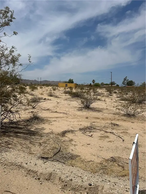 6424 Canyon, 29 Palms, CA 92277