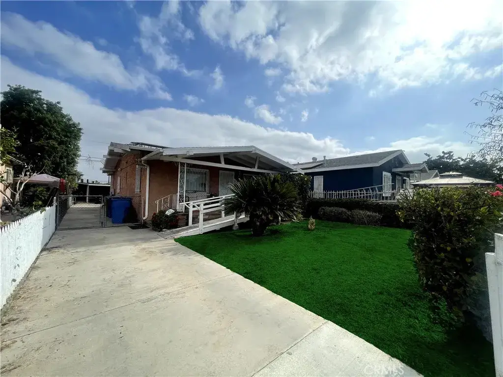 1233 W 38th St, Los Angeles, CA 90037 - Image #1