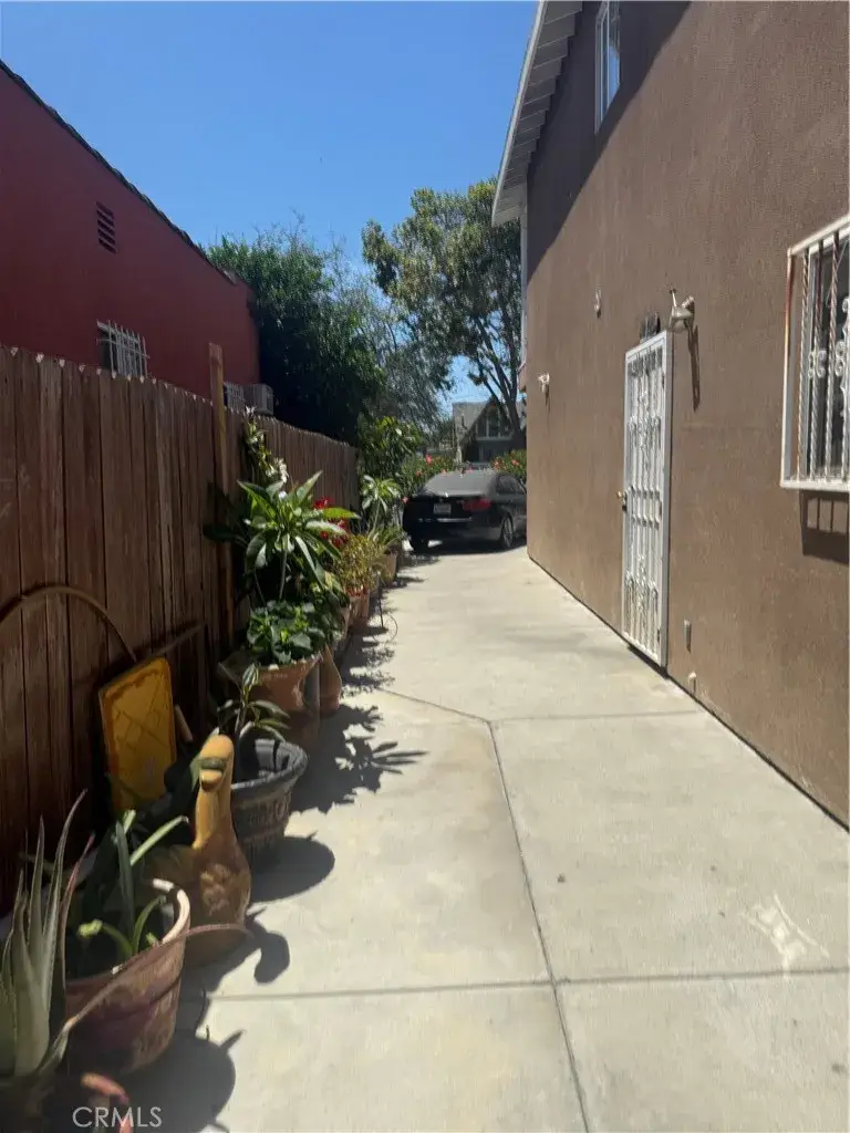 815 E 80th Street, Los Angeles, CA 90001 - Image #3