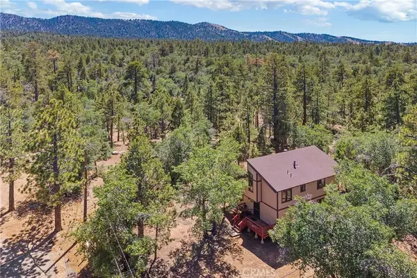 894 San Bernardino Avenue, Sugarloaf, CA 92386