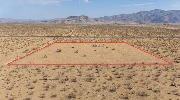 10425 Laguna Seca, Apple Valley, CA 92308