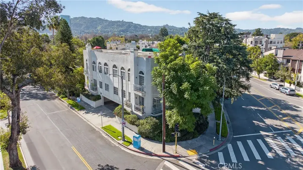 4464 Moorpark #104, Toluca Lake, CA 91602 - Image #1