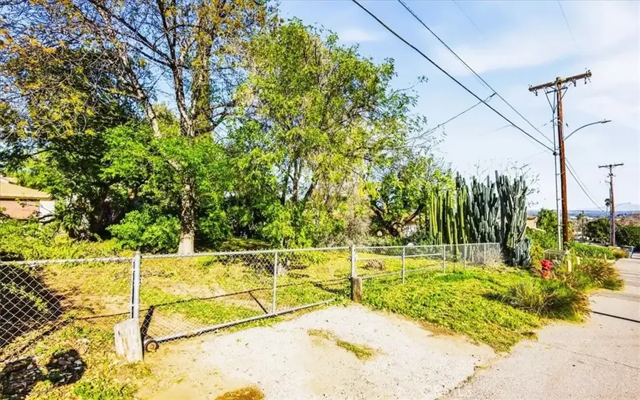 12073 Knoefler Drive, Riverside, CA 92505 - Image #3